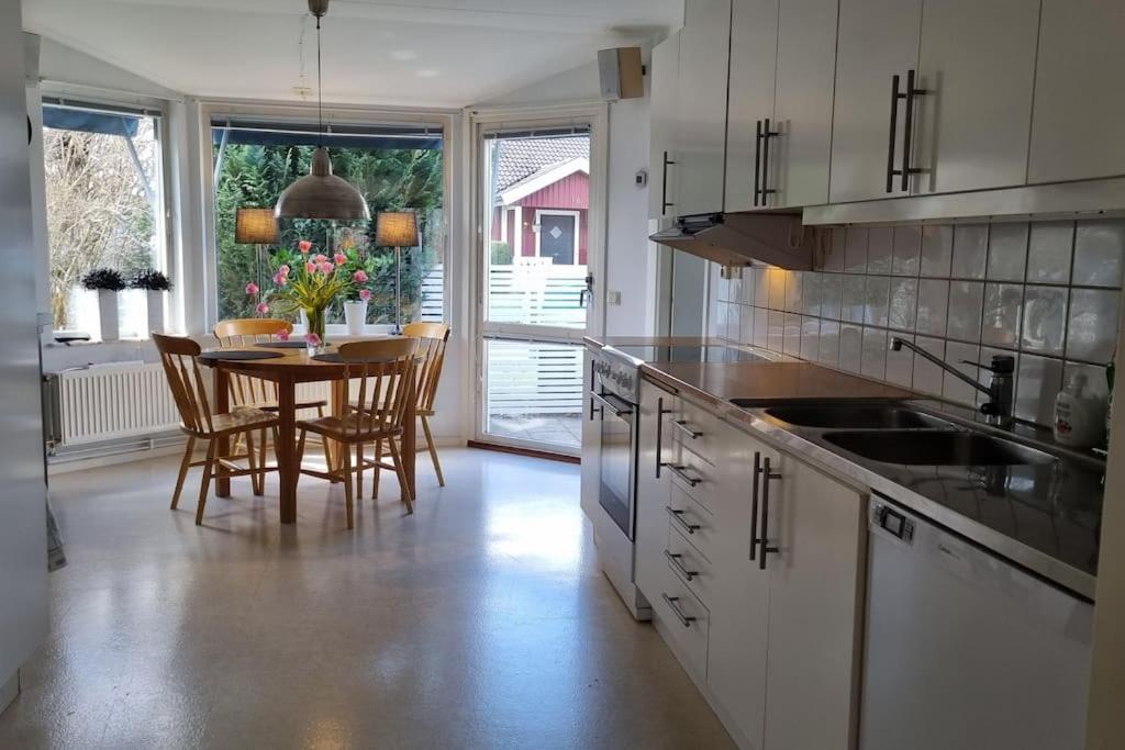 Trivsamt Parhus I Lugnt Omrade Inne I Tranas! Exterior foto
