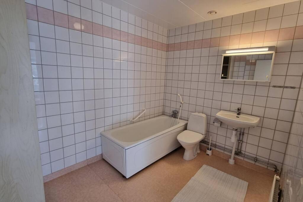 Trivsamt Parhus I Lugnt Omrade Inne I Tranas! Exterior foto