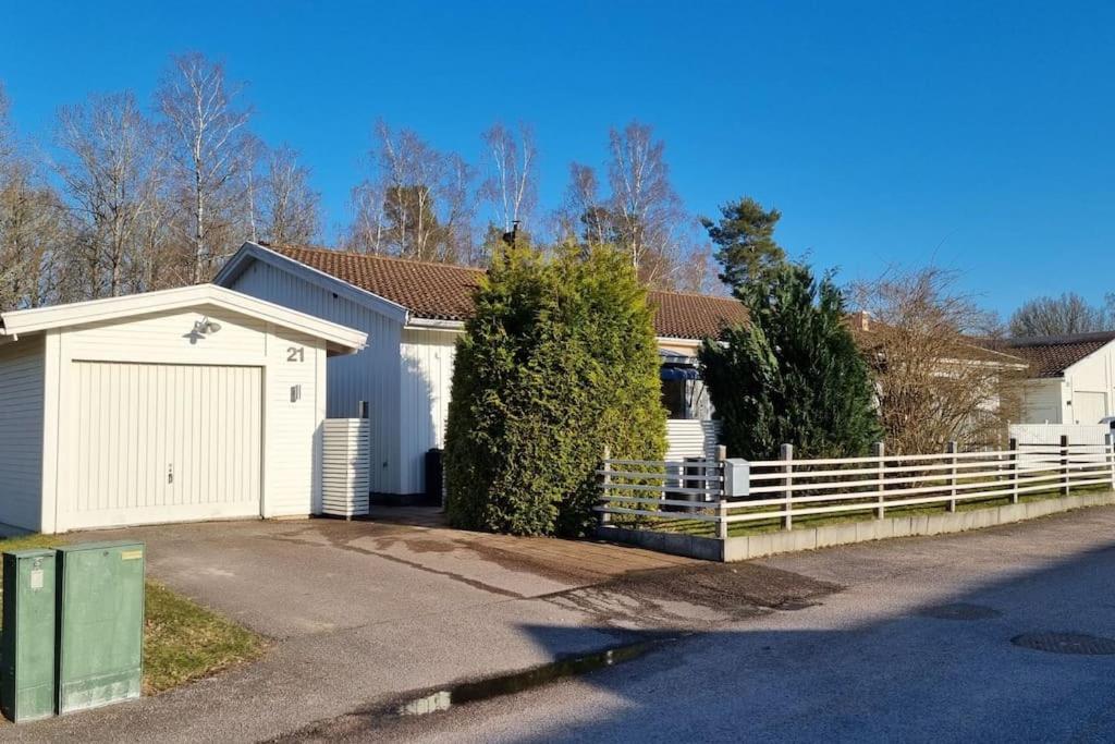 Trivsamt Parhus I Lugnt Omrade Inne I Tranas! Exterior foto
