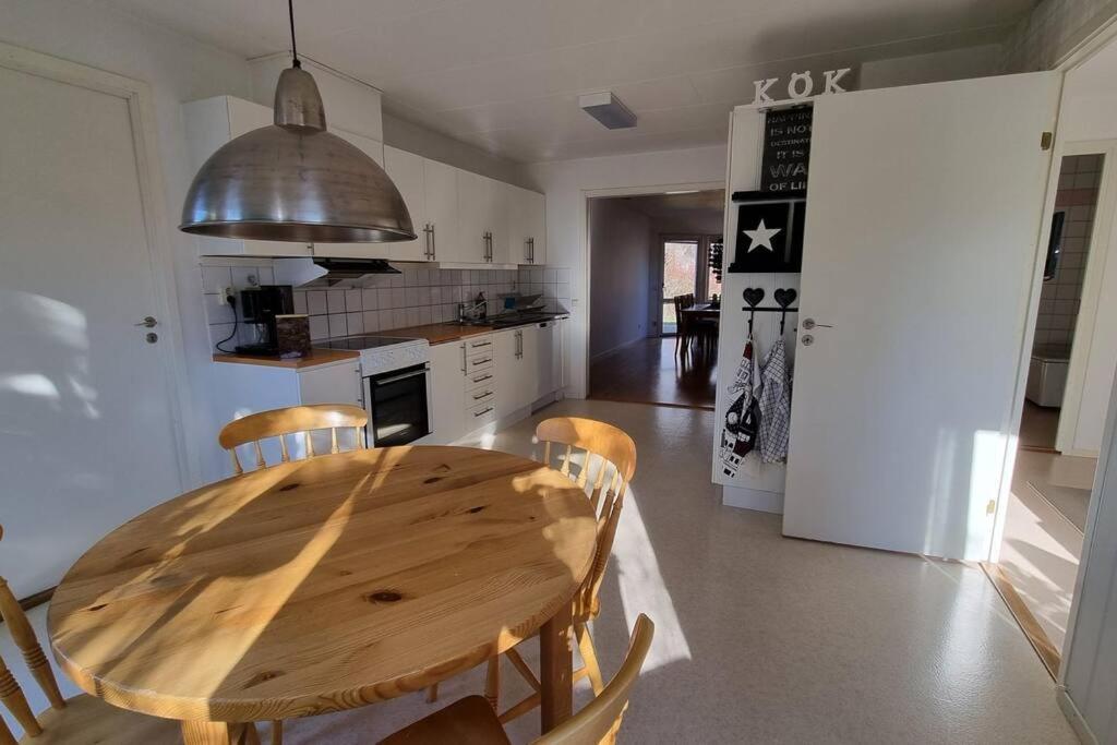 Trivsamt Parhus I Lugnt Omrade Inne I Tranas! Exterior foto